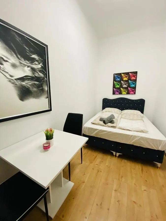 Deluxe Quad Room Dw Vienna 0*,
