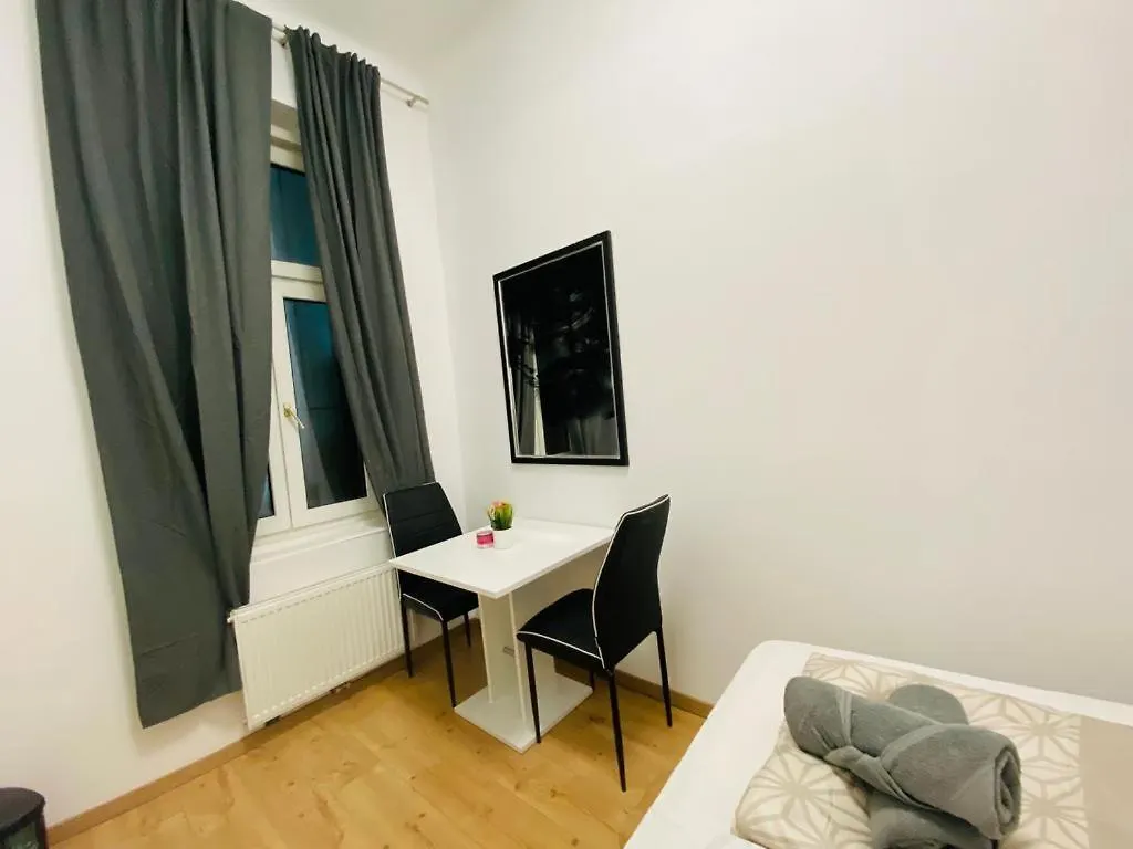 Deluxe Quad Room Dw Vienna Austria