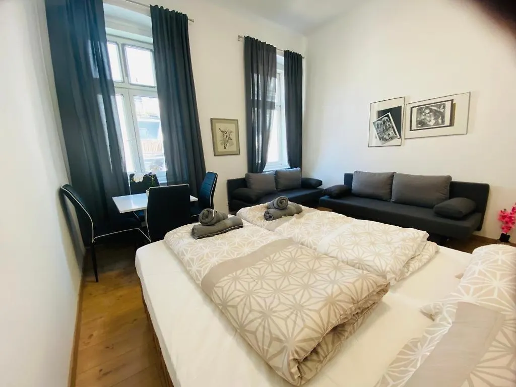 Deluxe Quad Room Dw Vienna 0*,  Austria
