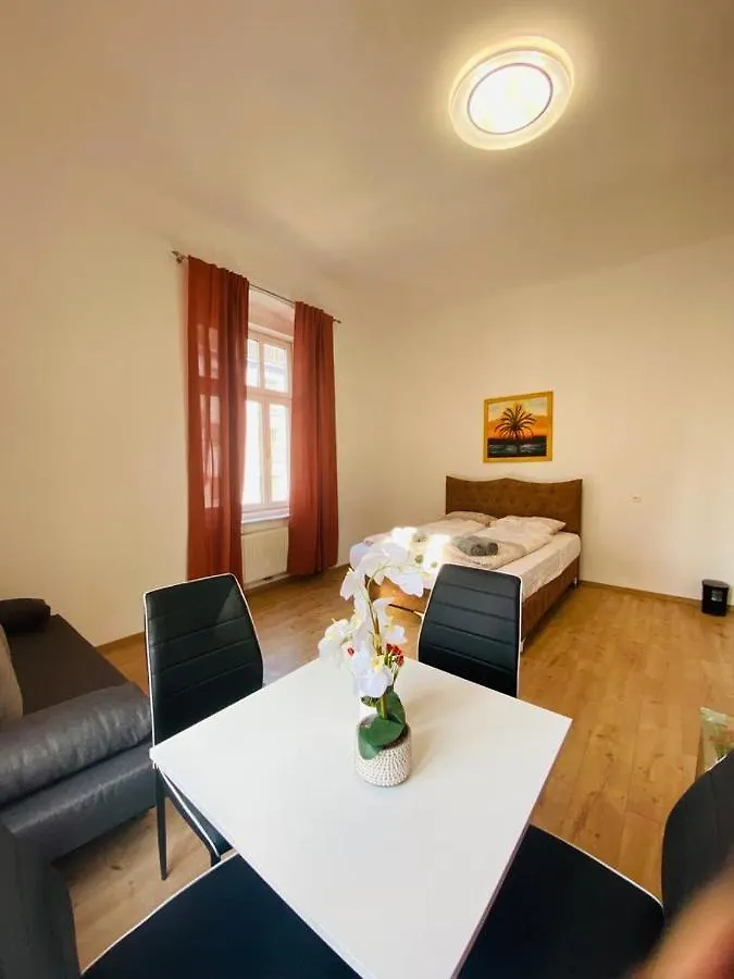 Deluxe Quad Room Dw Vienna 0*,  Austria