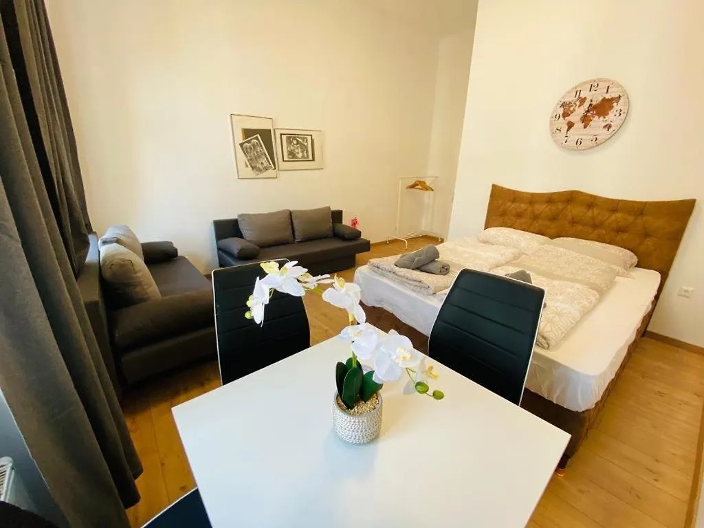 Deluxe Quad Room Dw Vienna Apartment