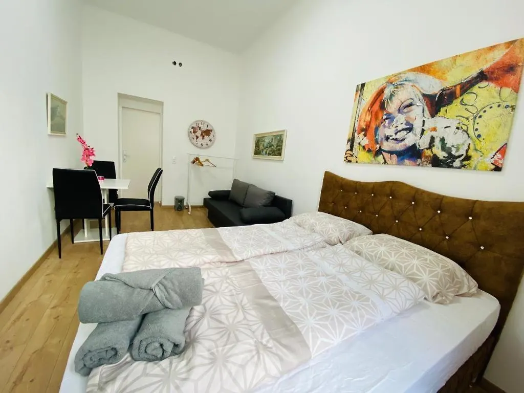 Deluxe Quad Room Dw Vienna