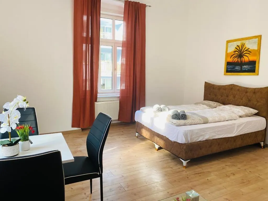 Deluxe Quad Room Dw Vienna