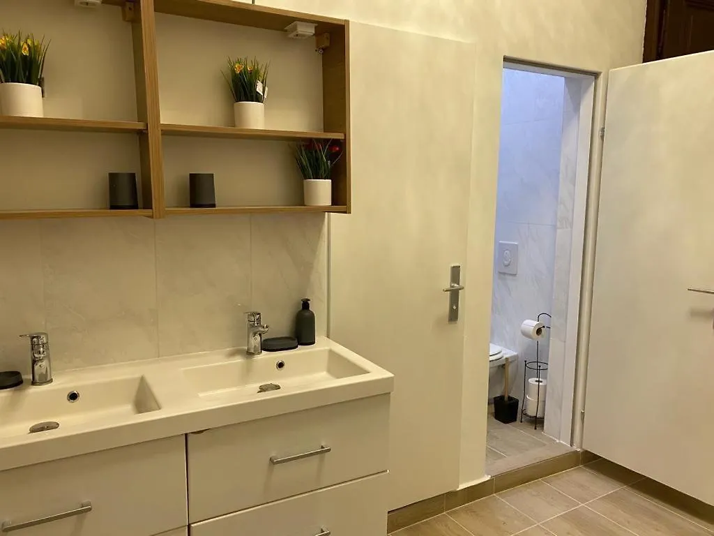 Deluxe Quad Room Dw Vienna